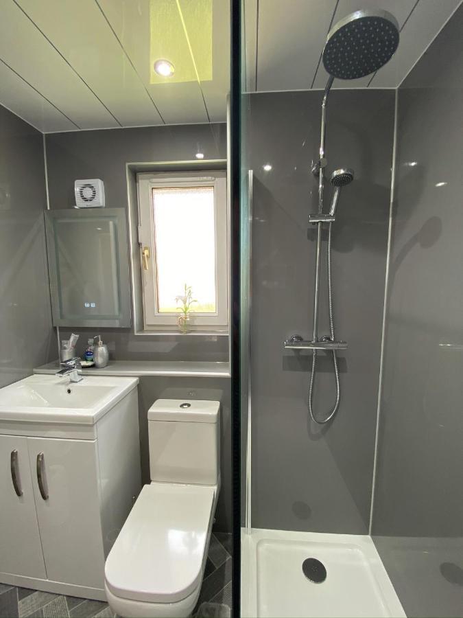 Prime Commuter Executive Apartment ดันเฟิร์มลิน ภายนอก รูปภาพ