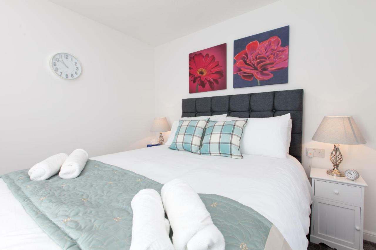 Prime Commuter Executive Apartment ดันเฟิร์มลิน ภายนอก รูปภาพ